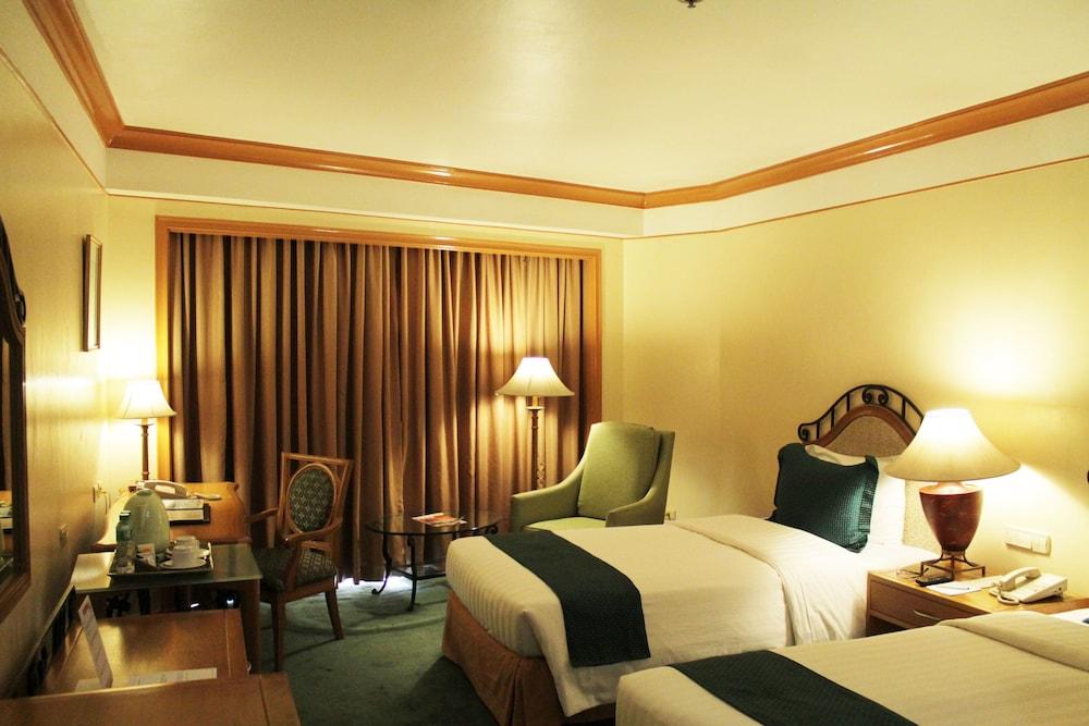 Century Park Hotel Manila Exterior foto
