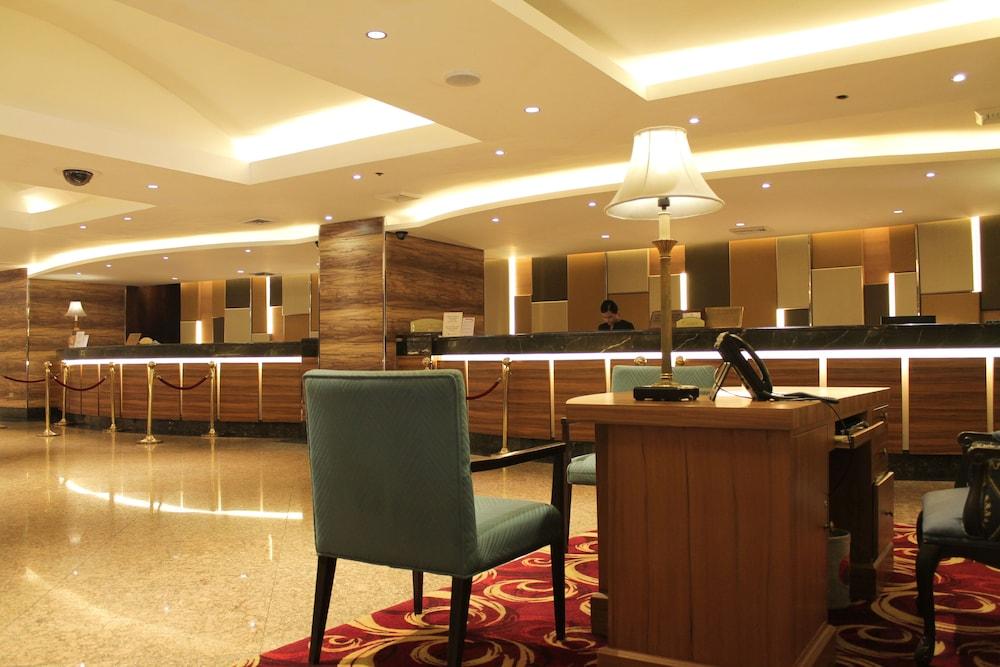 Century Park Hotel Manila Exterior foto