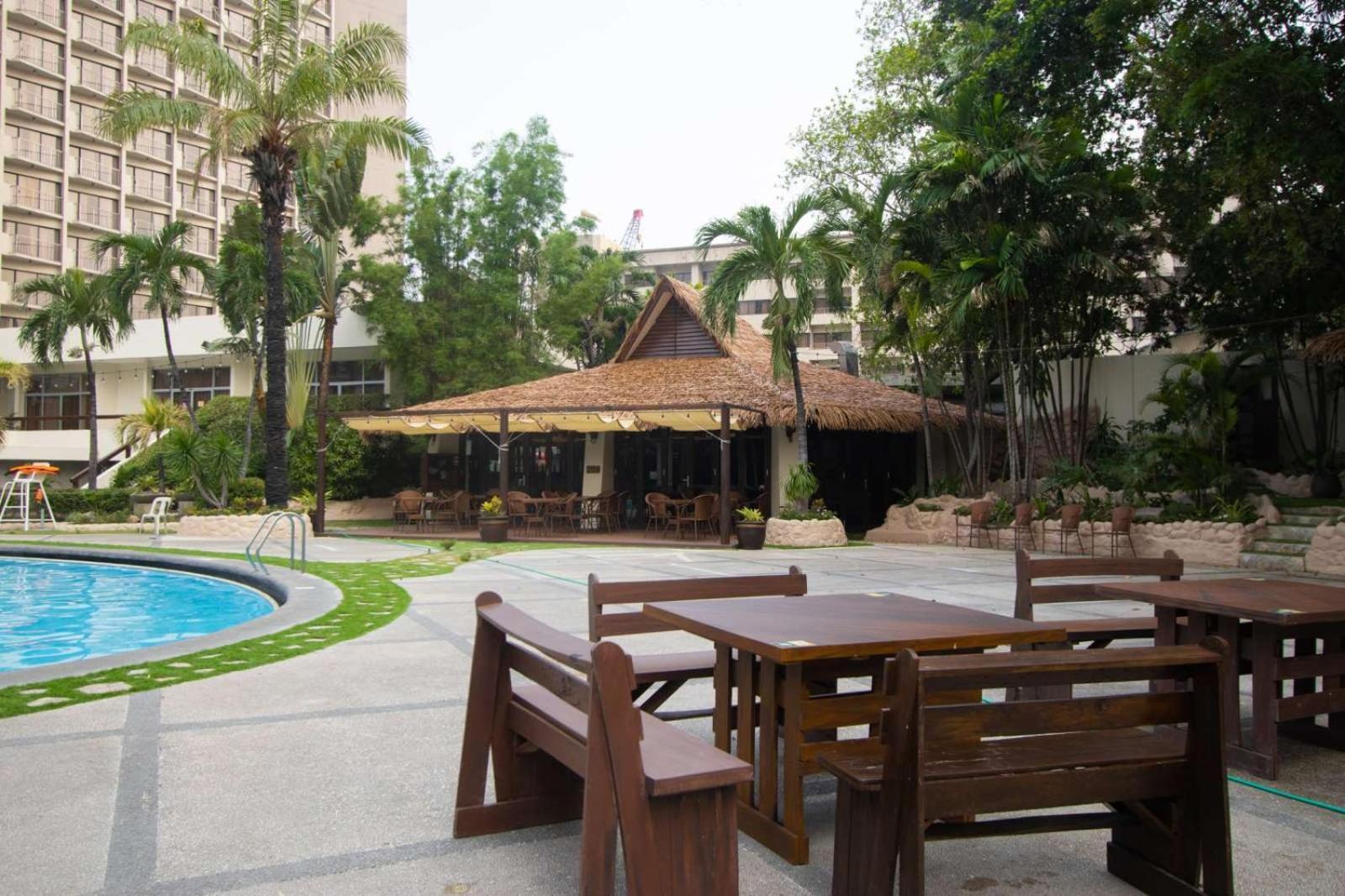 Century Park Hotel Manila Exterior foto