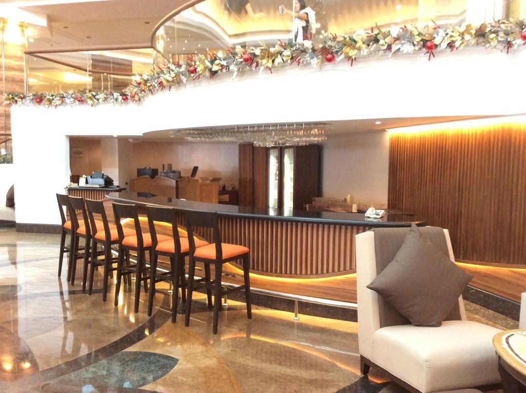 Century Park Hotel Manila Exterior foto