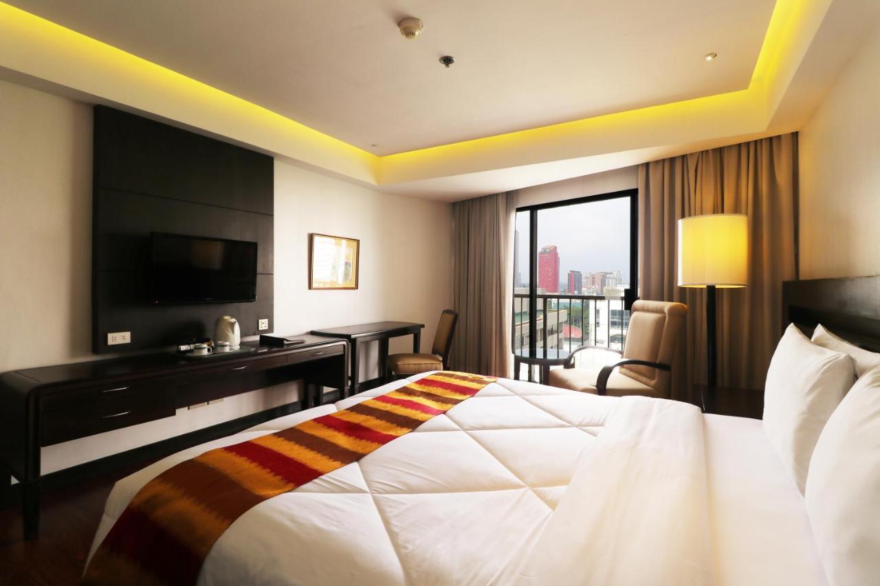 Century Park Hotel Manila Exterior foto